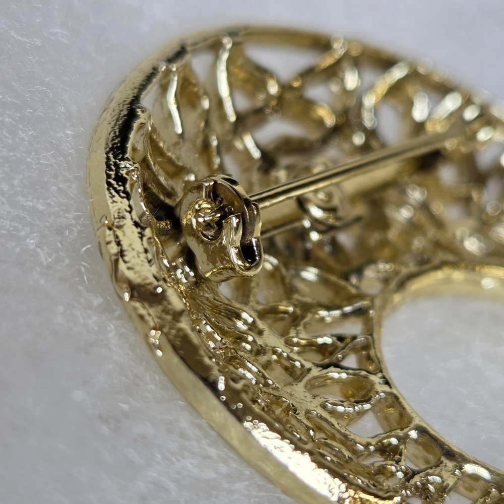 Vintage Gold Tone Crescent Moon Brooch Openwork Filigree Celestial 20th Century - Picture 5 of 7